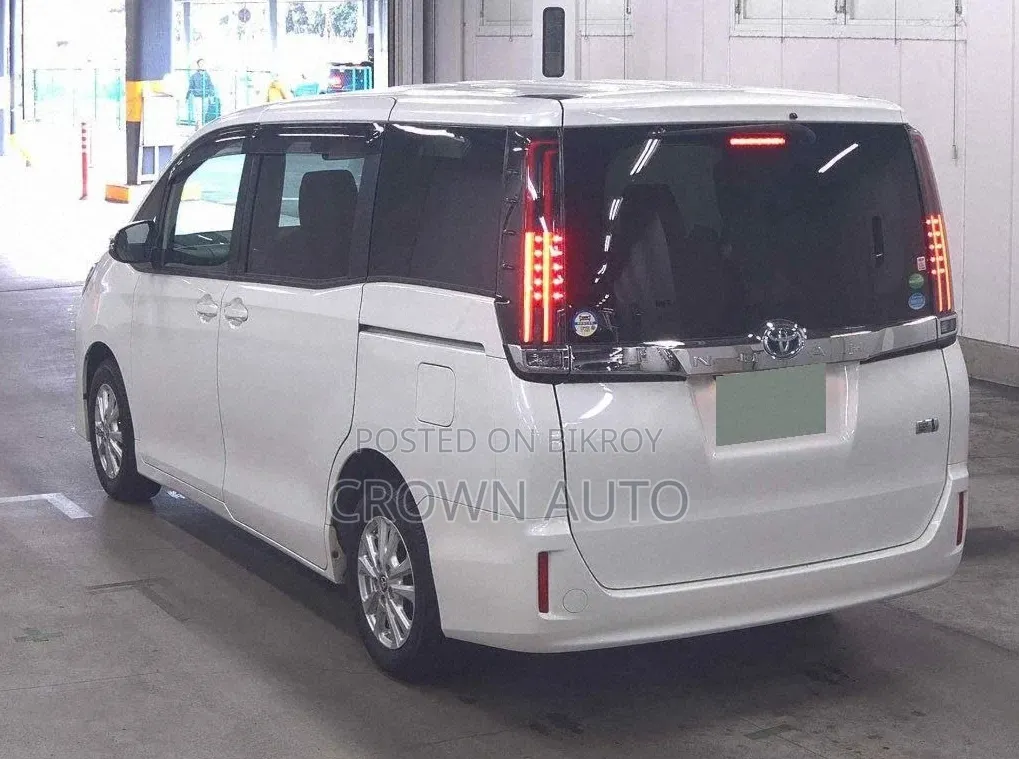 Toyota Noah 2021 Pearl