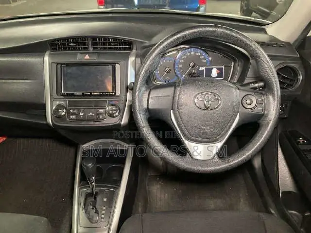 Toyota Corolla Fielder 1.5 Hybrid FWD 2021 White