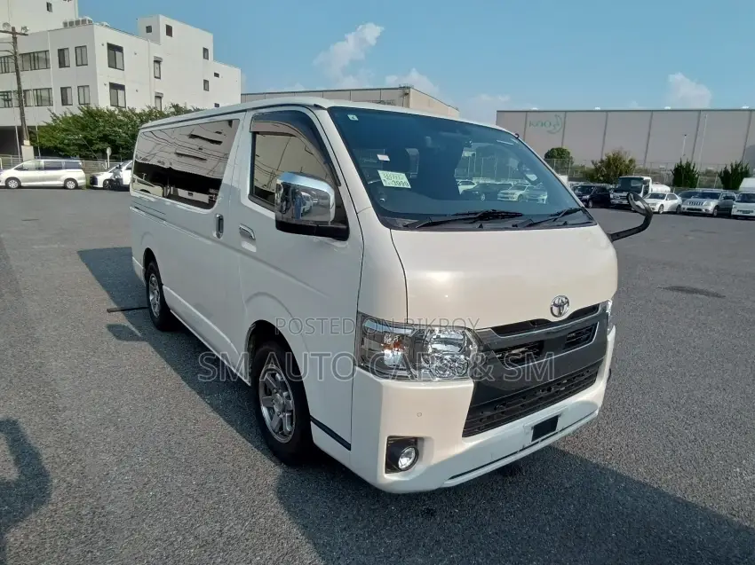 Toyota HiAce 2021 White