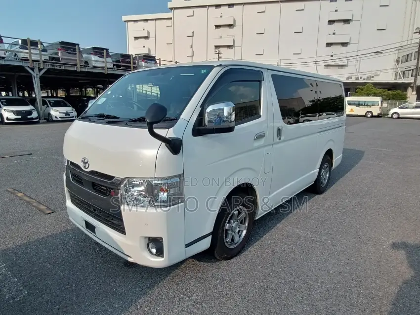 Toyota HiAce 2021 White