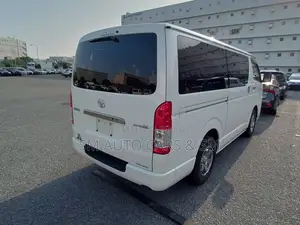 Toyota HiAce 2021 White