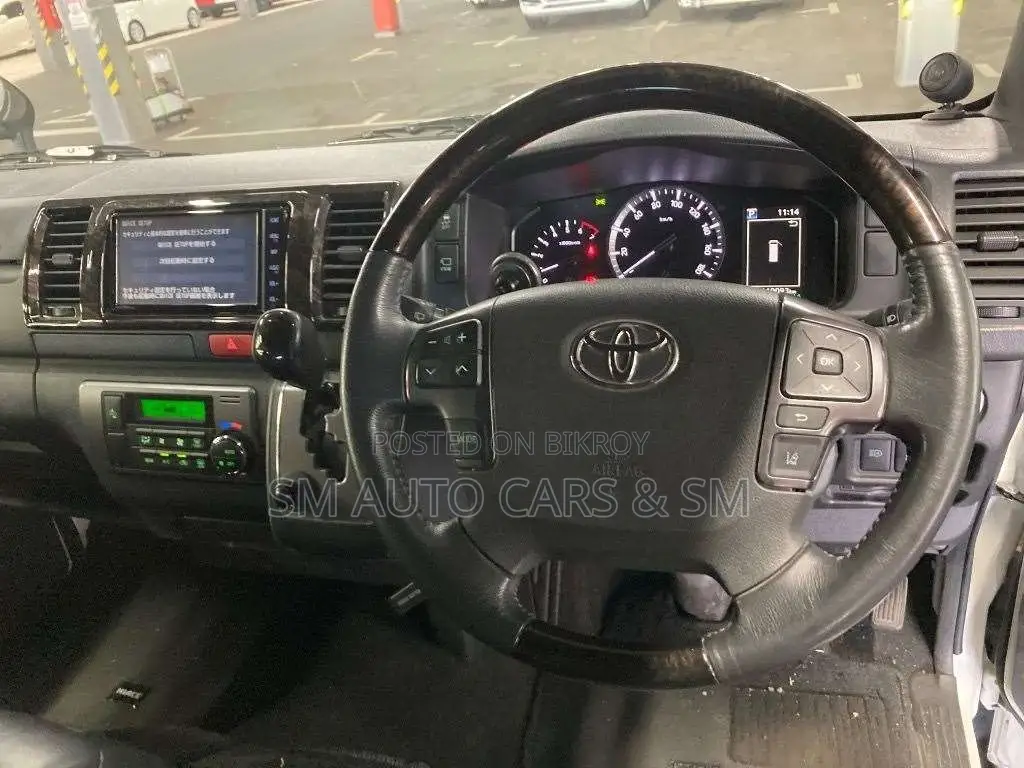 Toyota HiAce 2021 White