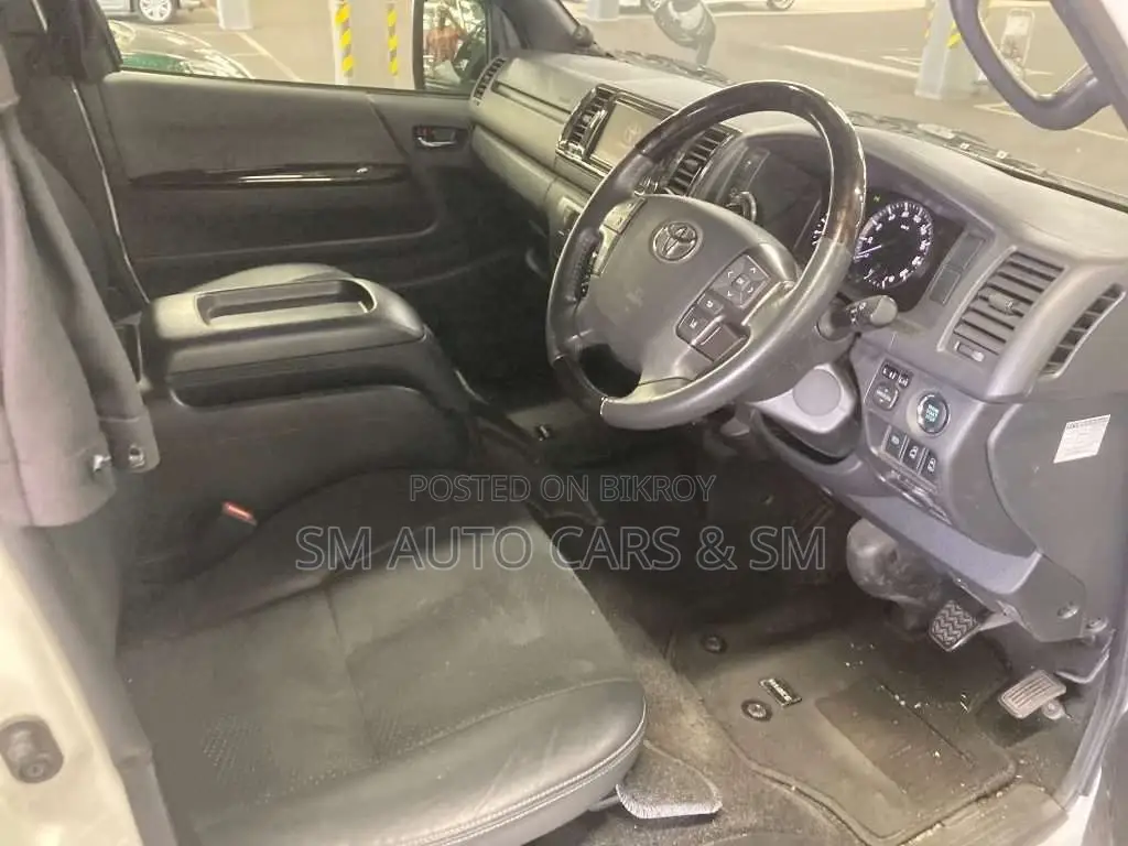 Toyota HiAce 2021 White