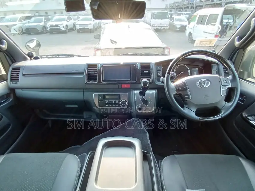 Toyota HiAce 2021 White
