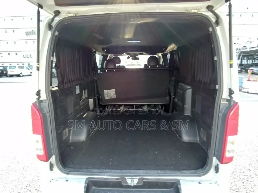Toyota HiAce 2021 White