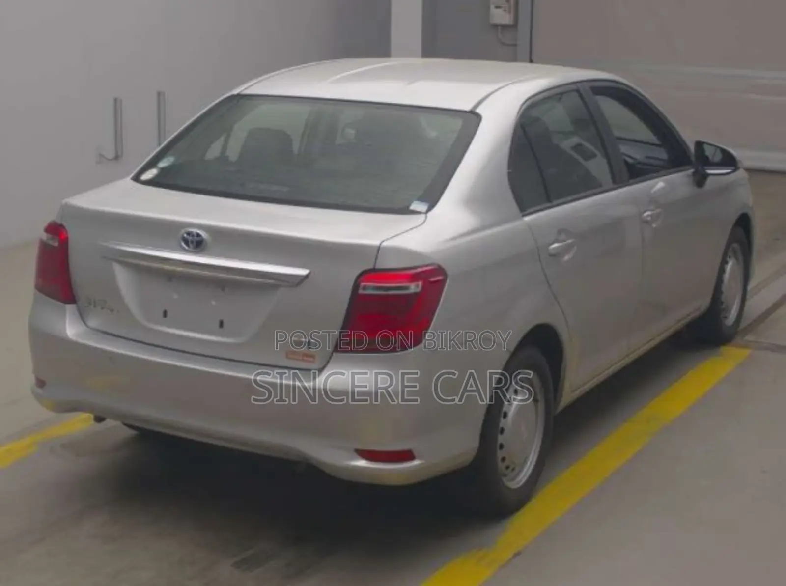 টয়োটা এক্সিও ২০২১ সিলভার