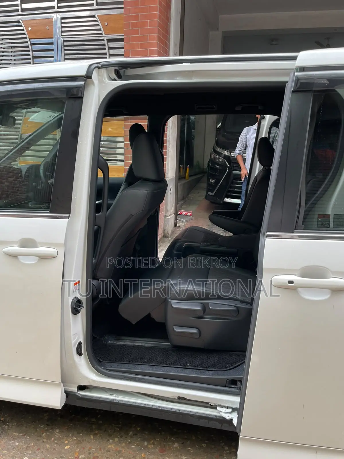Toyota Noah 2024 Pearl