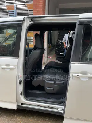 Toyota Noah 2024 Pearl