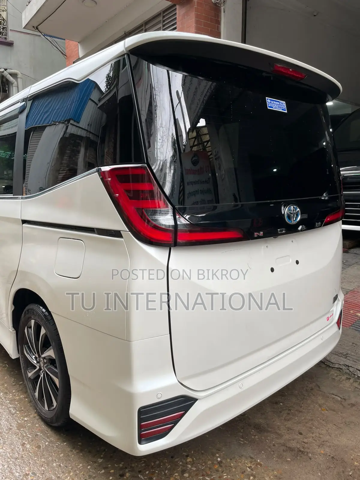 Toyota Noah 2024 Pearl