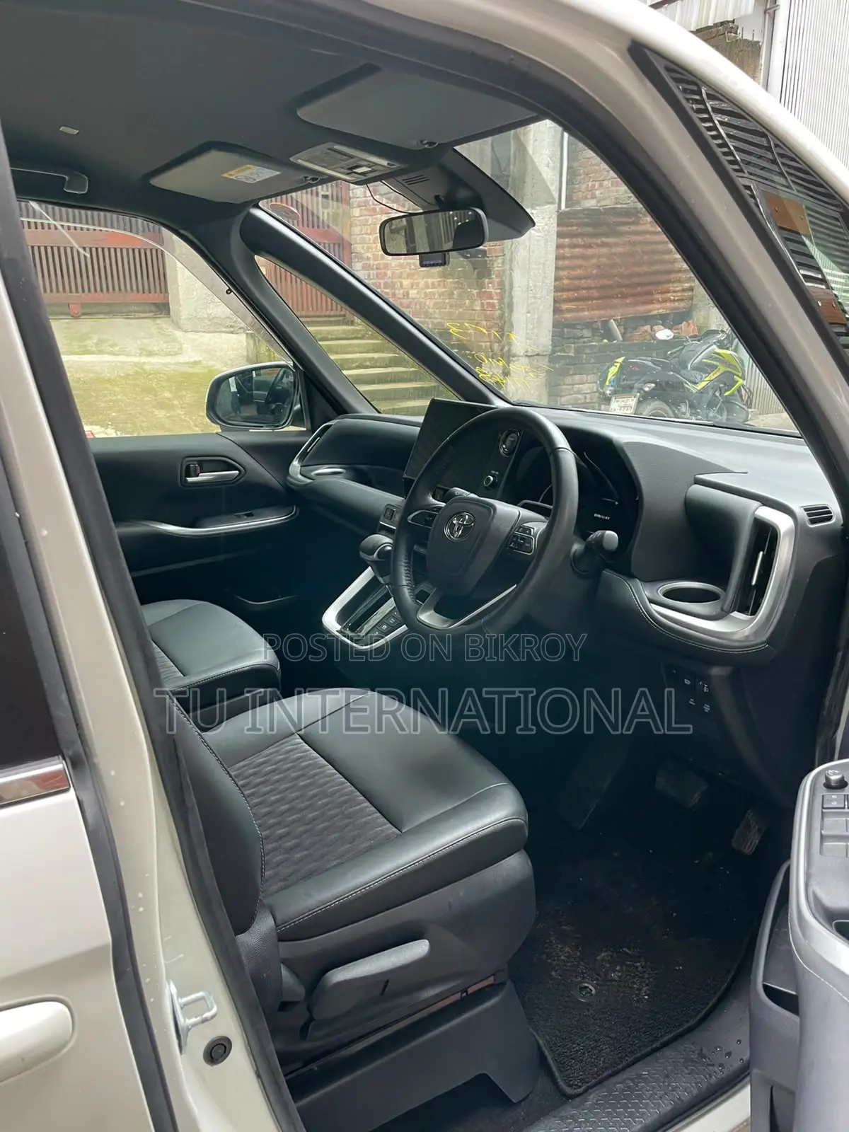 Toyota Noah 2024 Pearl