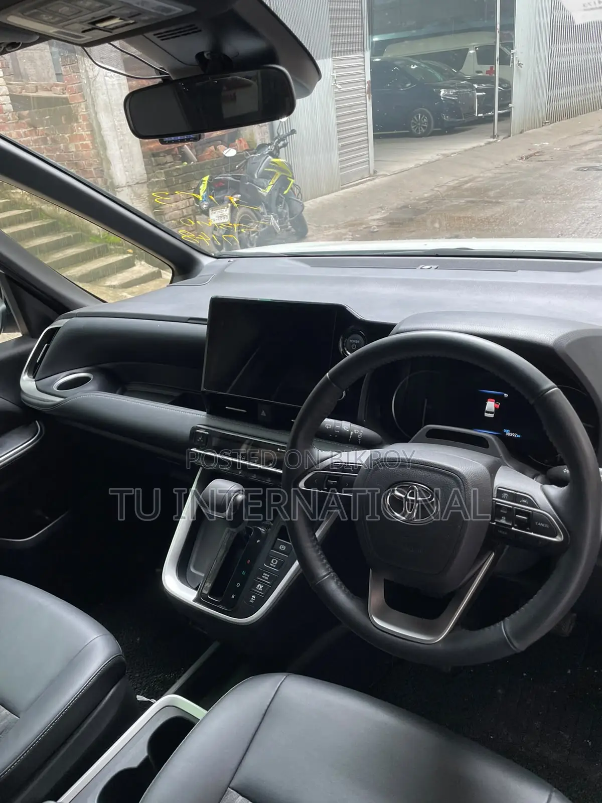 Toyota Noah 2024 Pearl