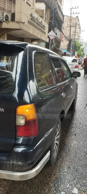 টয়োটা করোলা ১৯৯৬ কালো