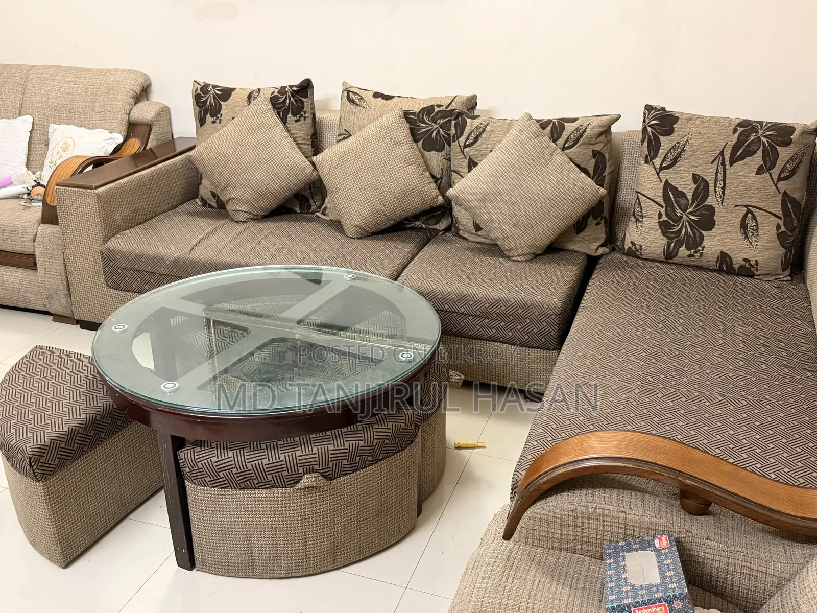 5 Seater Sofa With Divan and Center Table