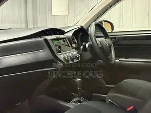 টয়োটা এক্সিও ২০২১ সাদা