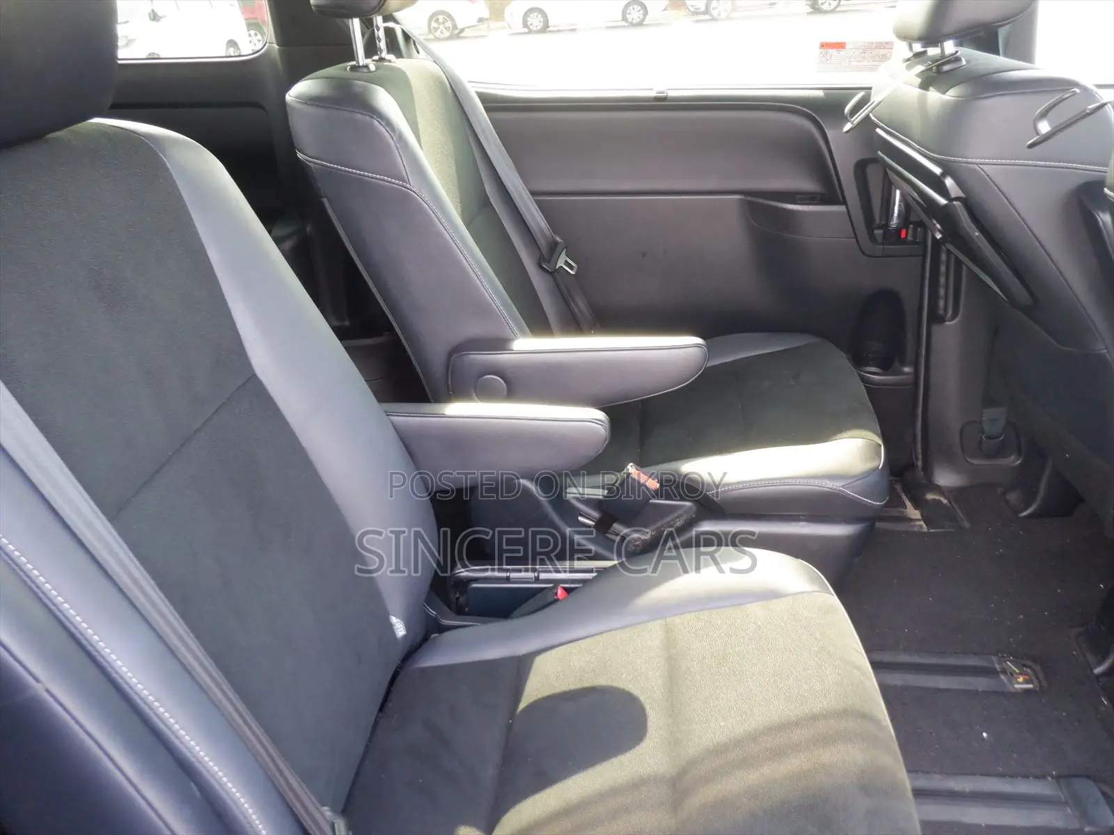 Toyota Noah 2021 Pearl