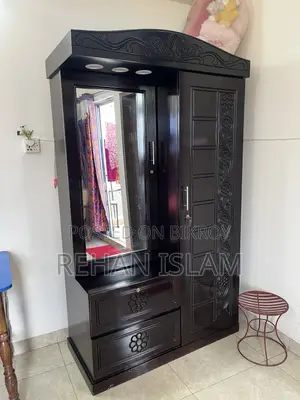 আলমারি বিক্রি করা হবে।