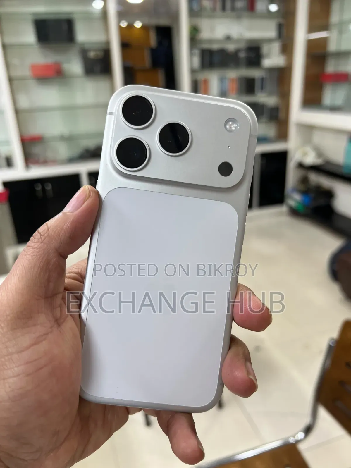 অ্যাপল আইফোন ১৭ প্রো ২৫৬ জিবি সিলভার