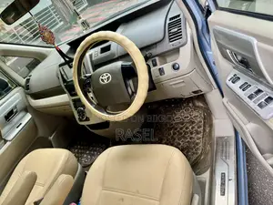 Toyota Noah 2.0 143hp AWD (8 Seater) 2011 Blue