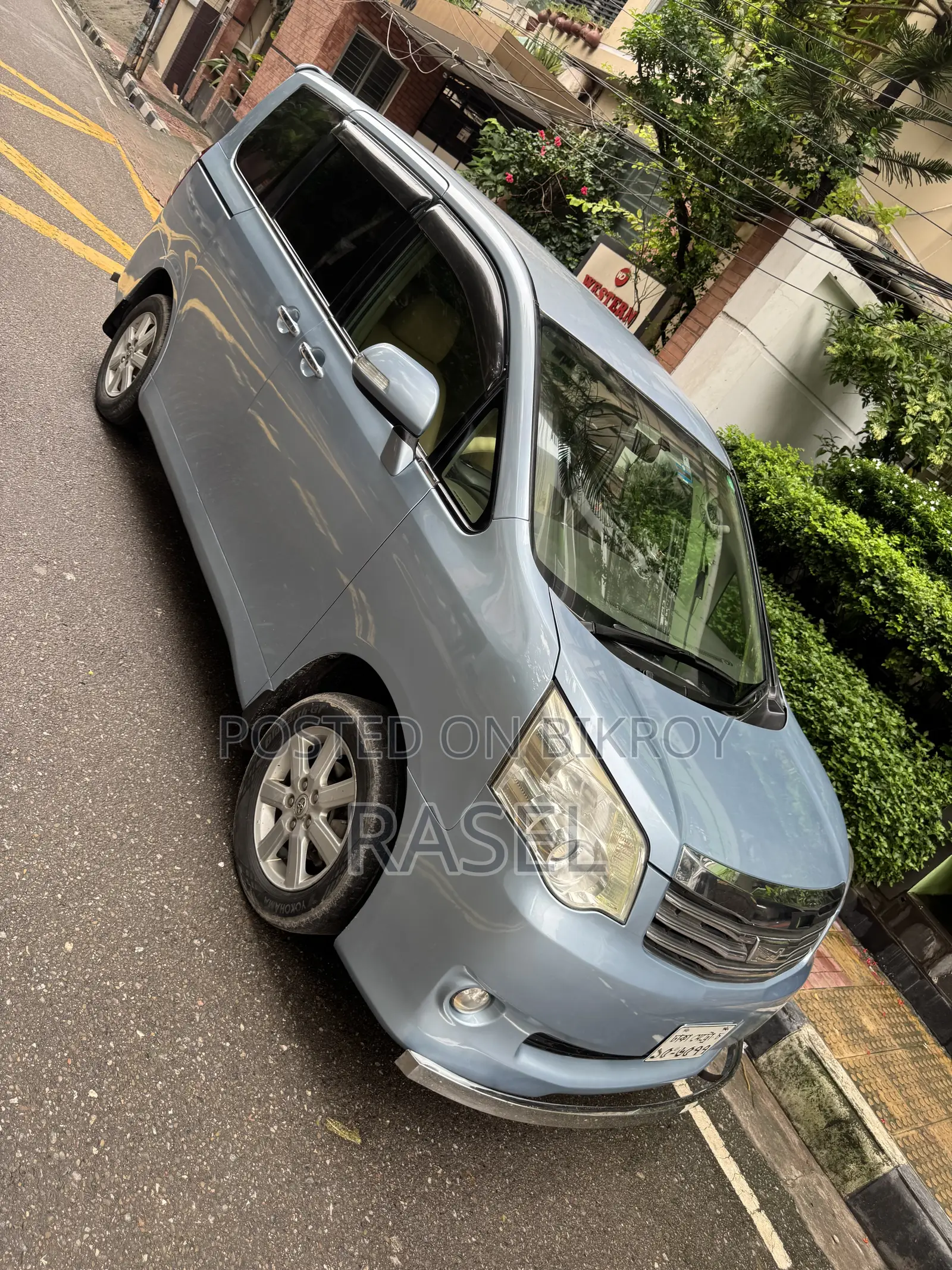 Toyota Noah 2.0 143hp AWD (8 Seater) 2011 Blue
