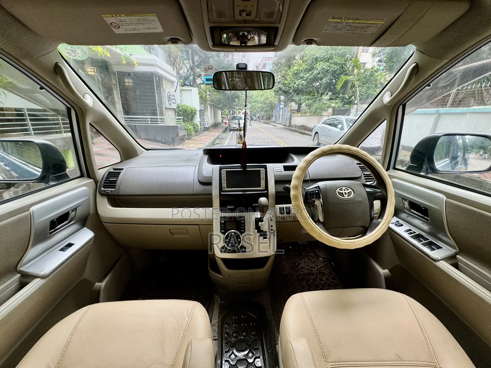 Toyota Noah 2.0 143hp AWD (8 Seater) 2011 Blue