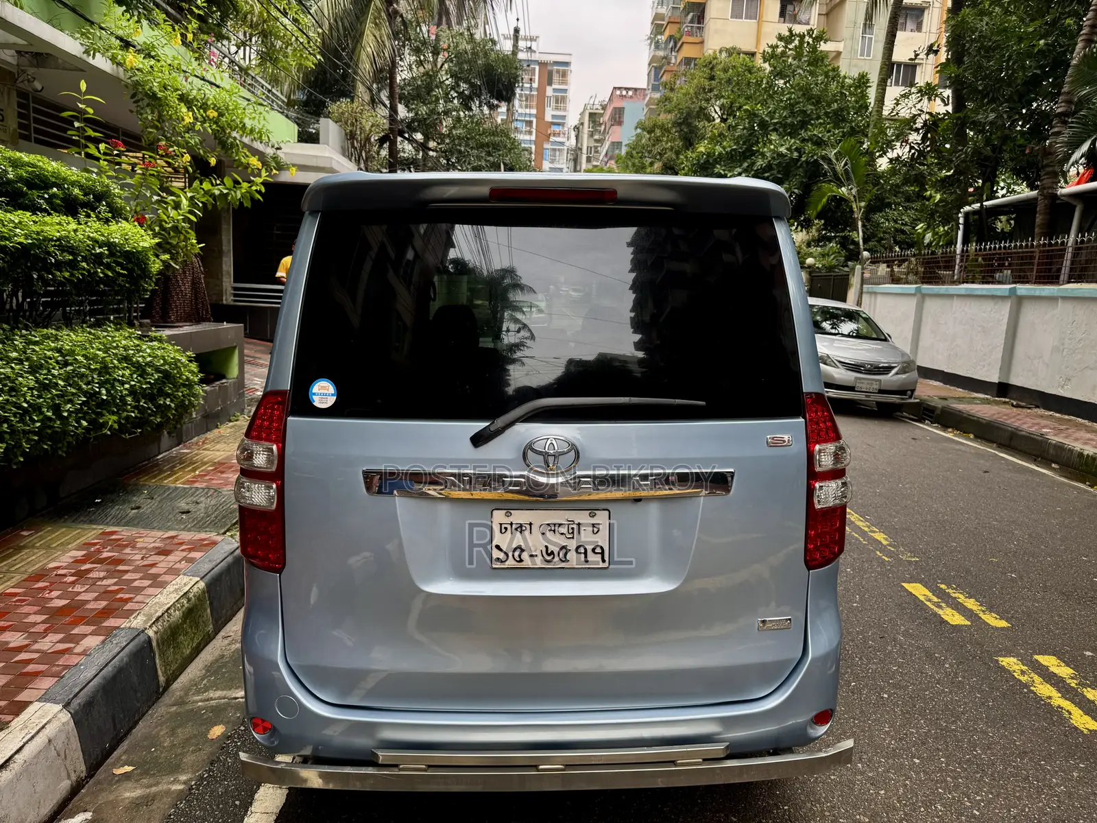 Toyota Noah 2.0 143hp AWD (8 Seater) 2011 Blue