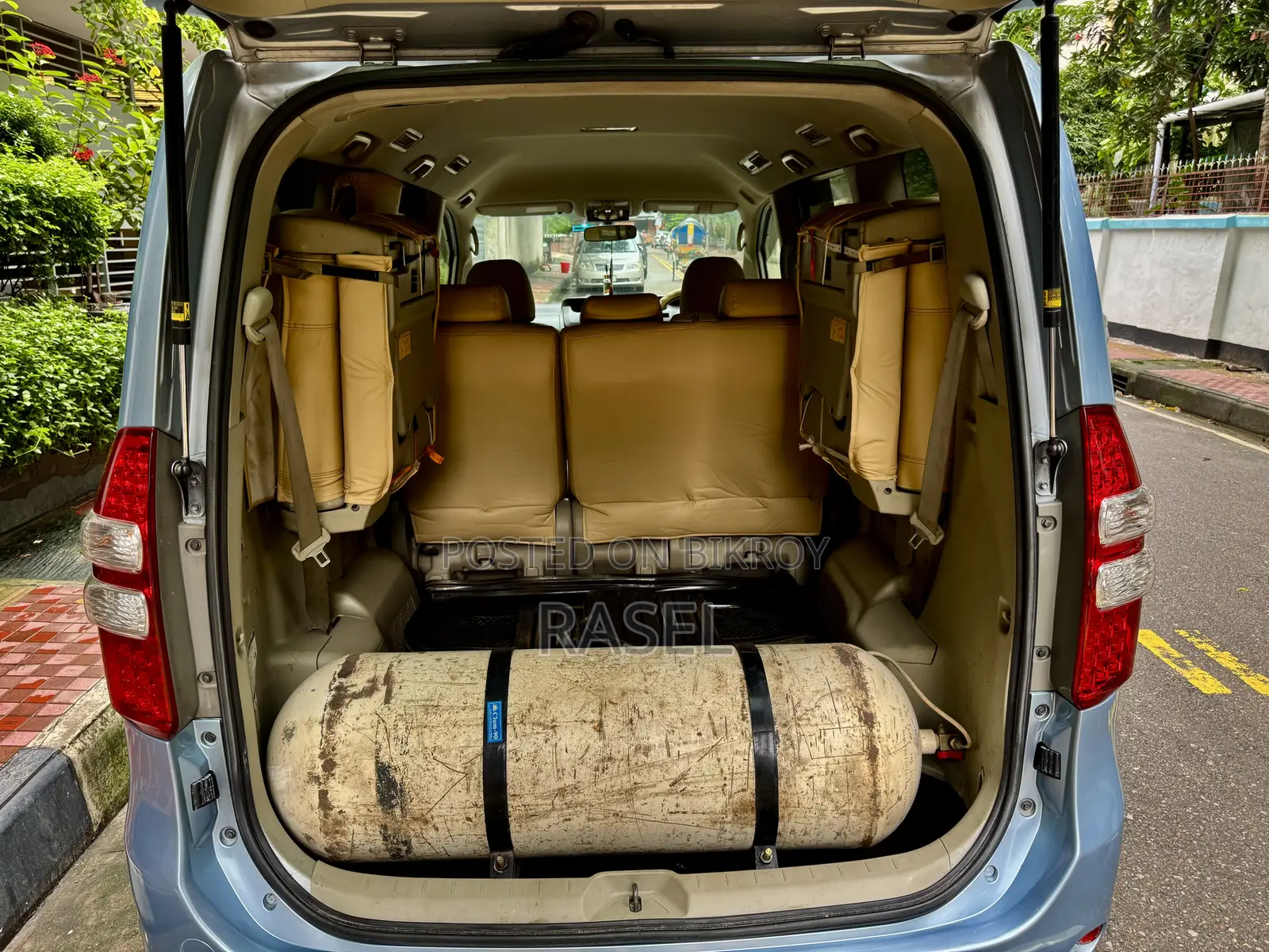 Toyota Noah 2.0 143hp AWD (8 Seater) 2011 Blue
