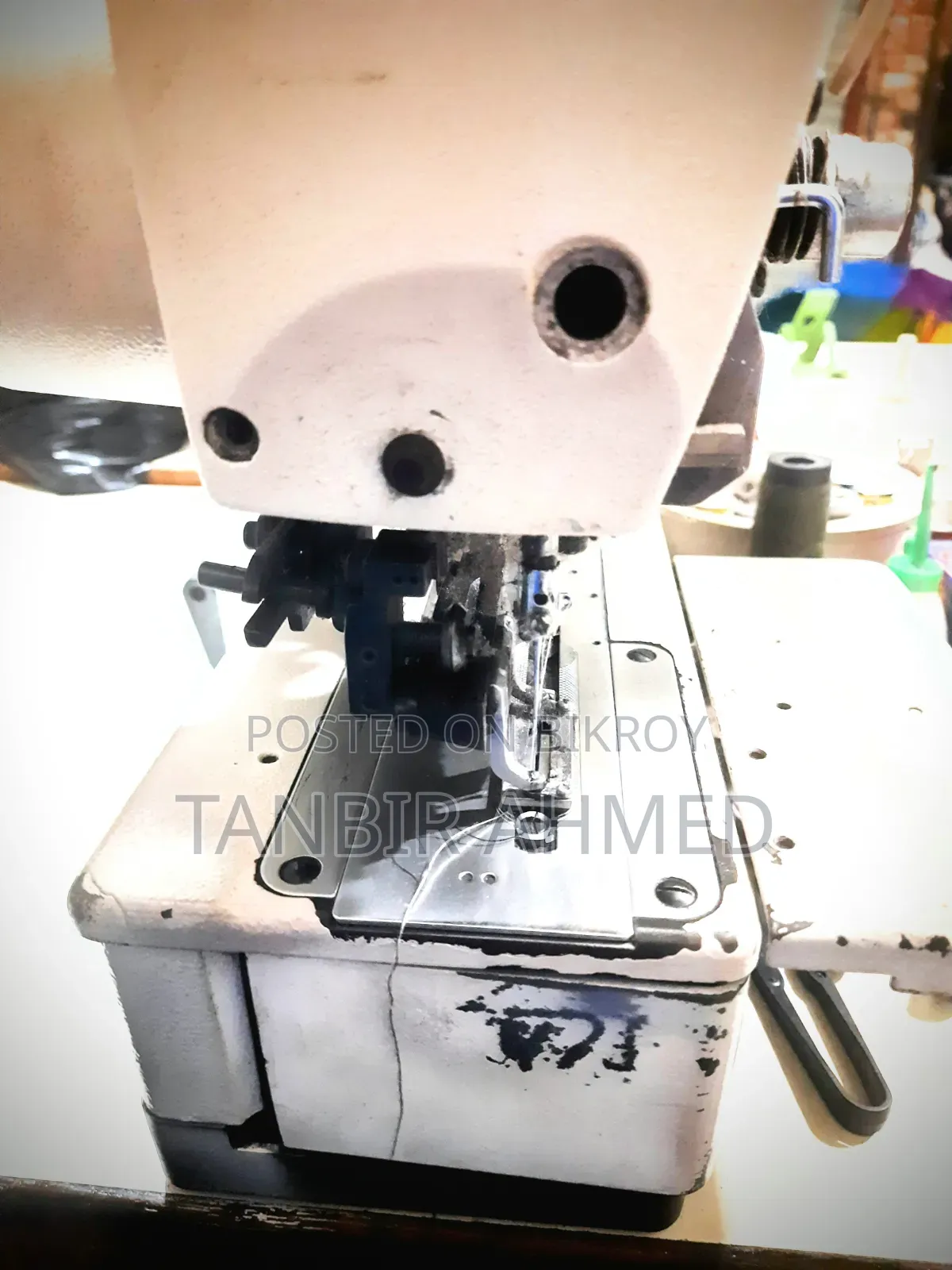 Auto Button Hole Machine