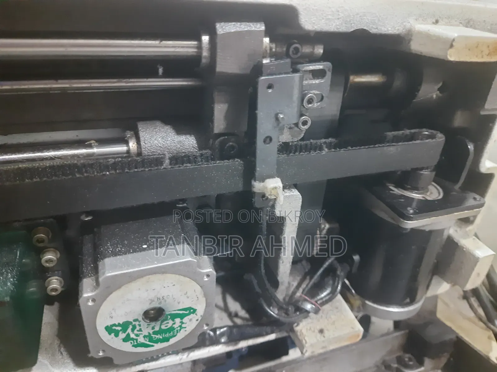 Auto Button Hole Machine