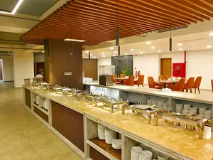 দ্য গ্র্যান্ড প্যাসিফিক হোটেল স্যুট সেল