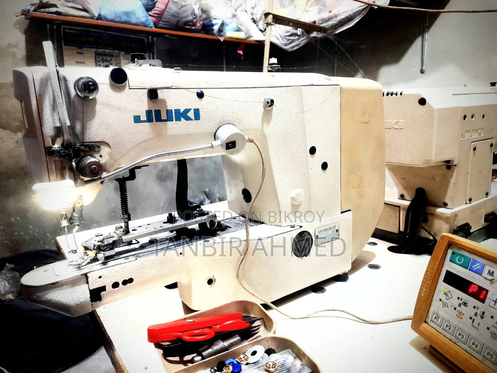 Auto Button Attach Machine
