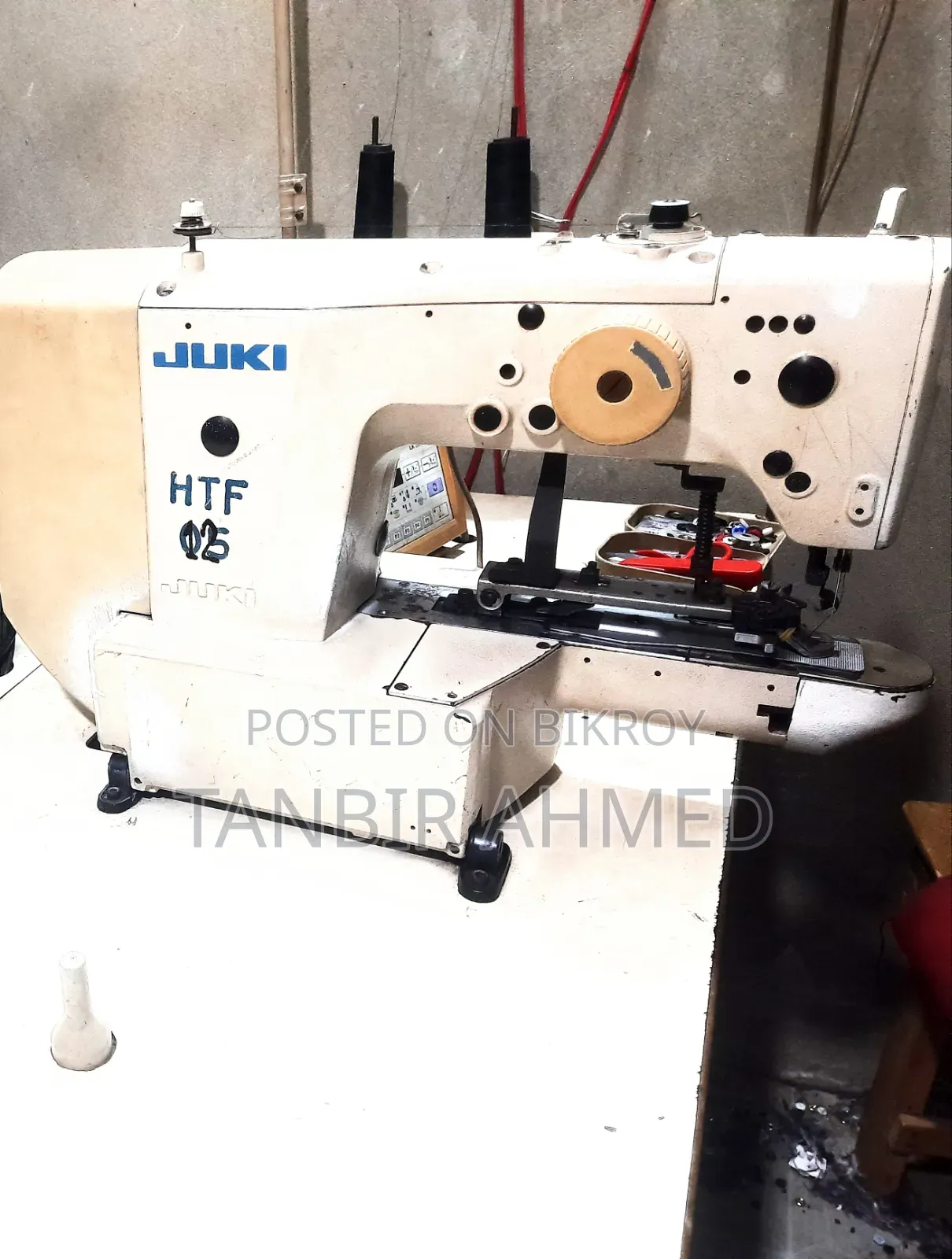 Auto Button Attach Machine