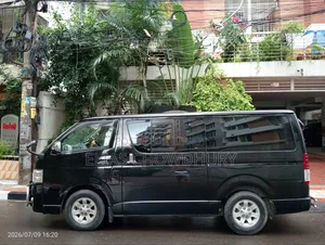 Toyota HiAce 2012 Black