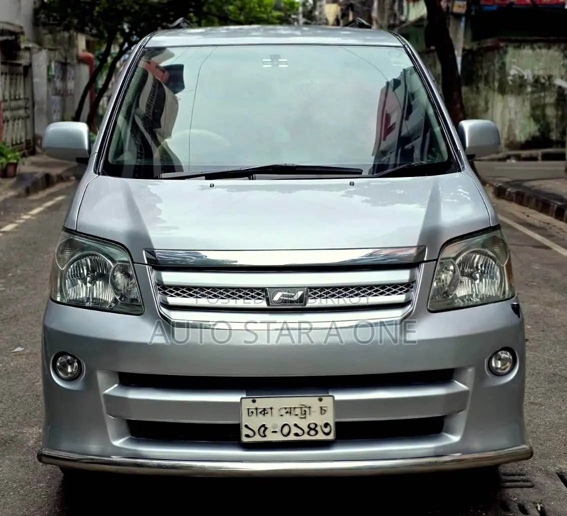 Toyota Noah 2.0 AWD (8 Seater) 2005 Silver