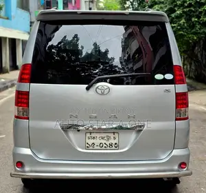 Toyota Noah 2.0 AWD (8 Seater) 2005 Silver