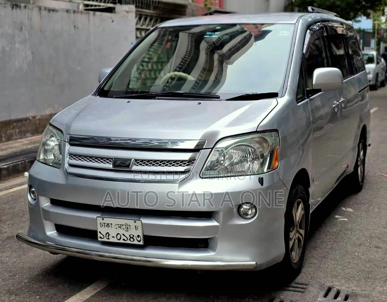 Toyota Noah 2.0 AWD (8 Seater) 2005 Silver