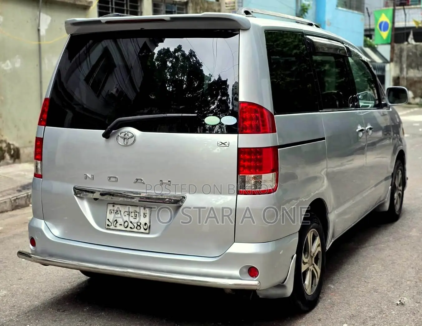 Toyota Noah 2.0 AWD (8 Seater) 2005 Silver