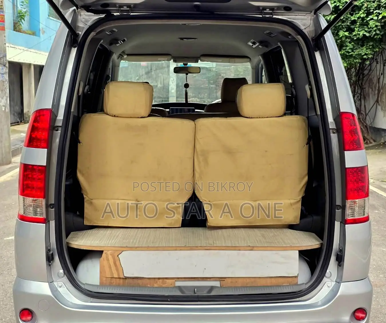 Toyota Noah 2.0 AWD (8 Seater) 2005 Silver