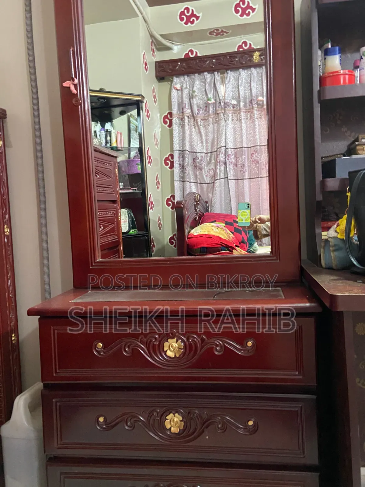 ড্রেসিং টেবিল