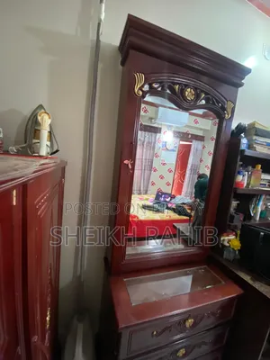 ড্রেসিং টেবিল