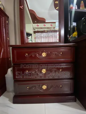 ড্রেসিং টেবিল