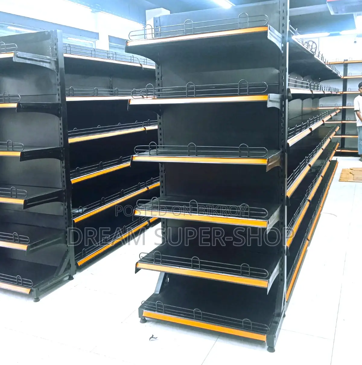 Retail Wall Rack – Elegant Gondola System