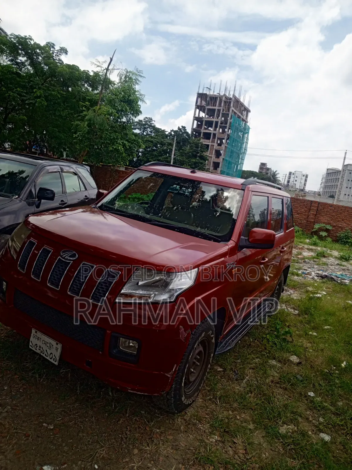 Mahindra XUV500 2017 Red