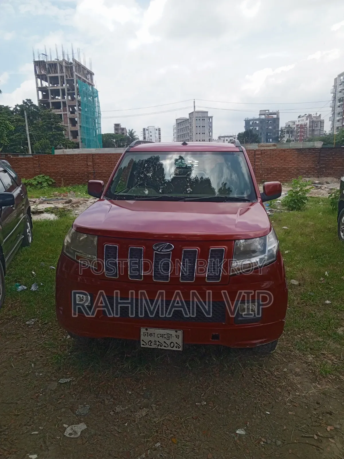 Mahindra XUV500 2017 Red