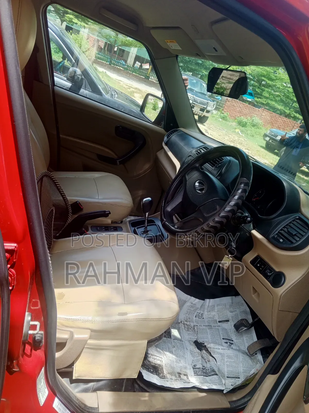 Mahindra XUV500 2017 Red