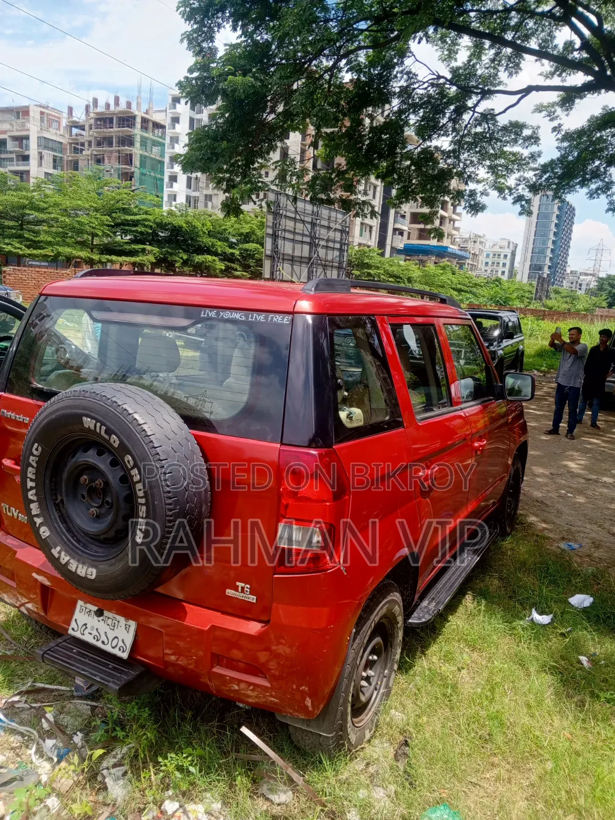 Mahindra XUV500 2017 Red