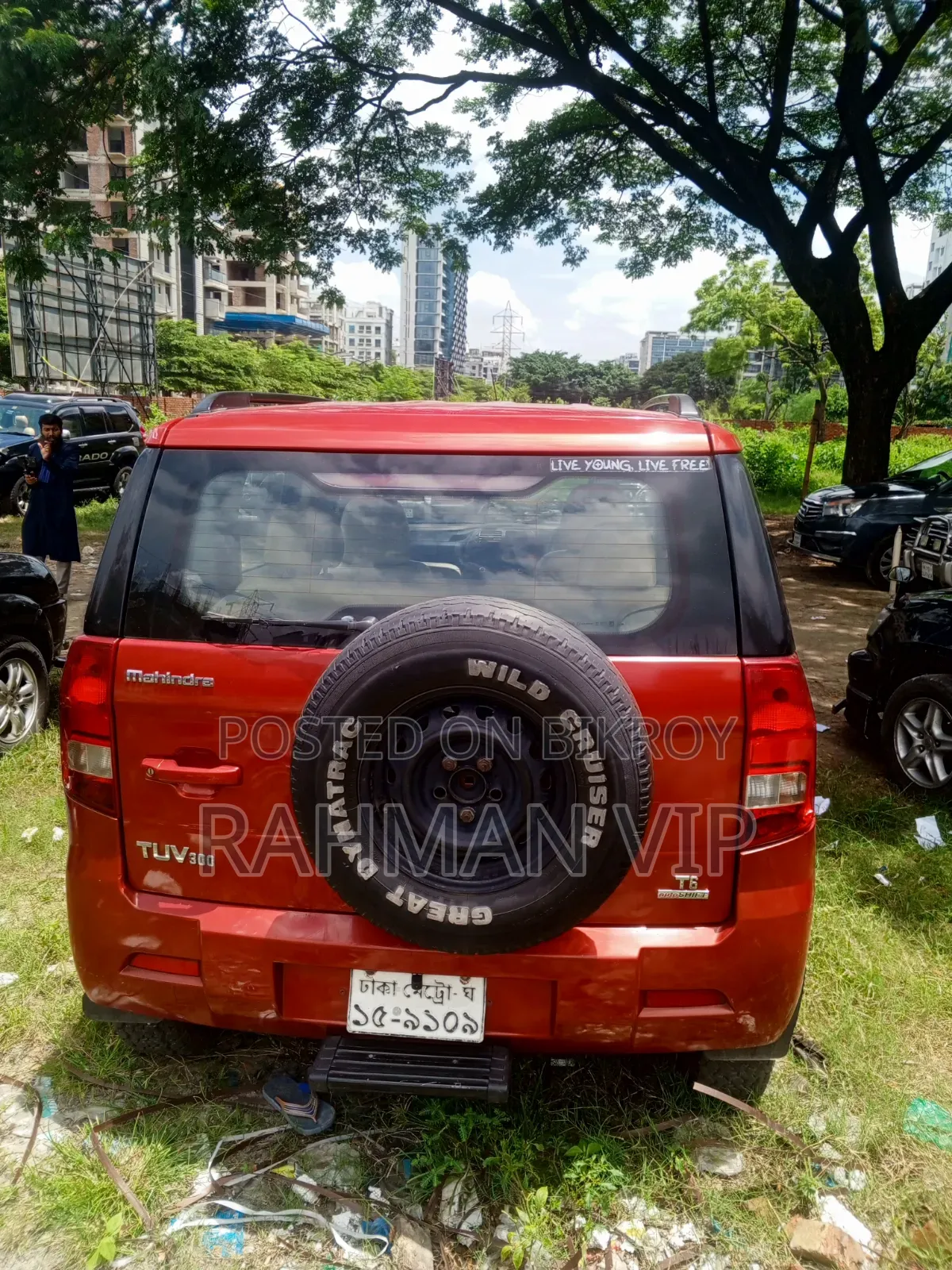 Mahindra XUV500 2017 Red