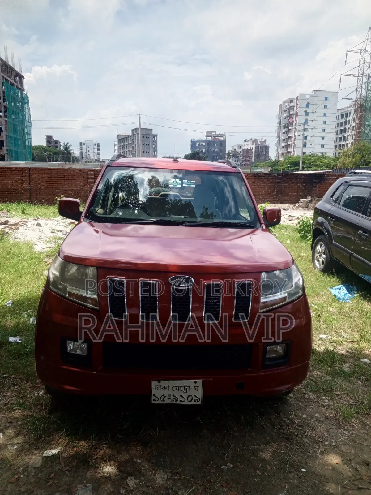 Mahindra XUV500 2017 Red