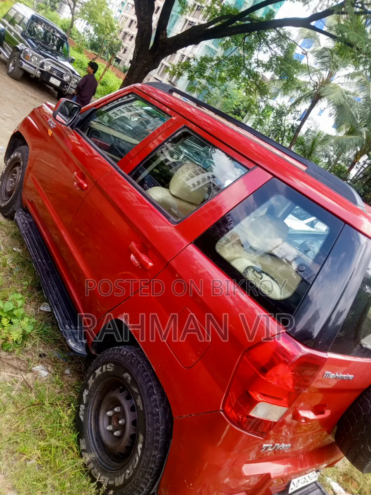 Mahindra XUV500 2017 Red