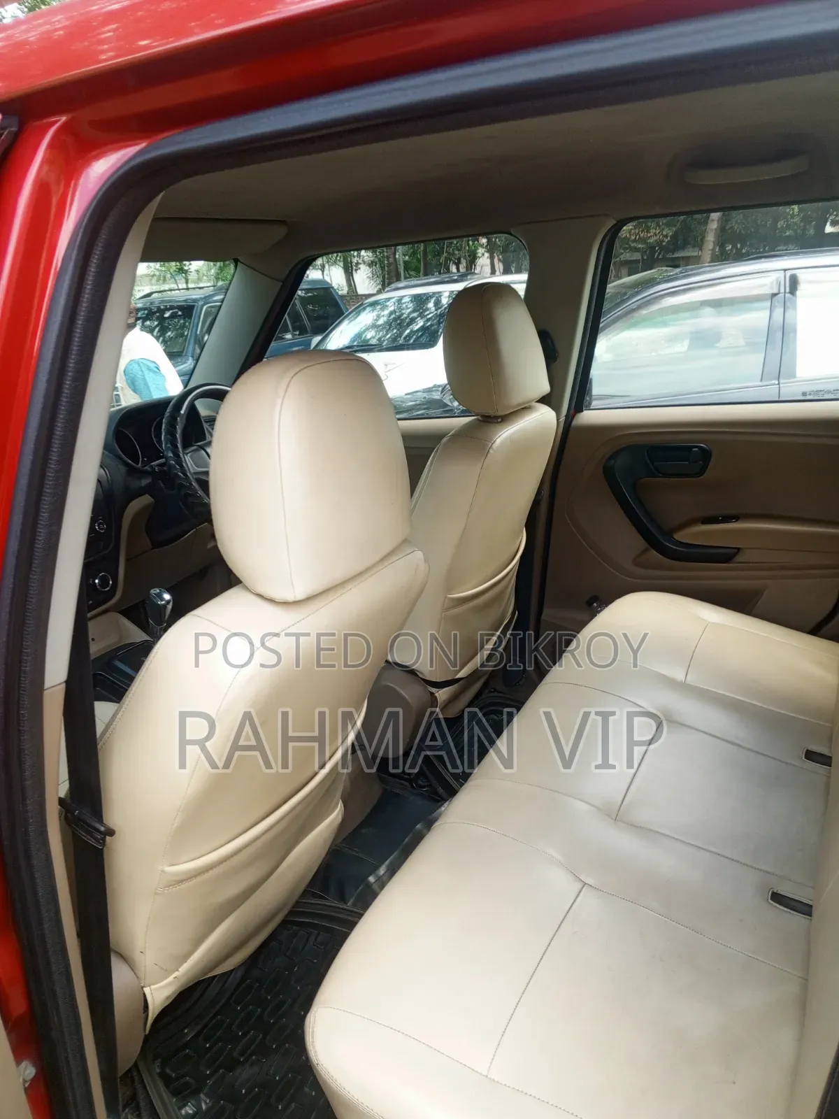 Mahindra XUV500 2017 Red