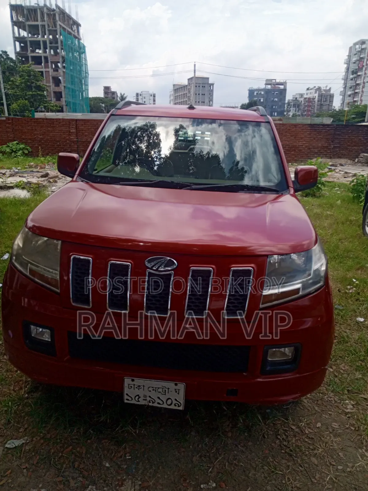 Mahindra XUV500 2017 Red